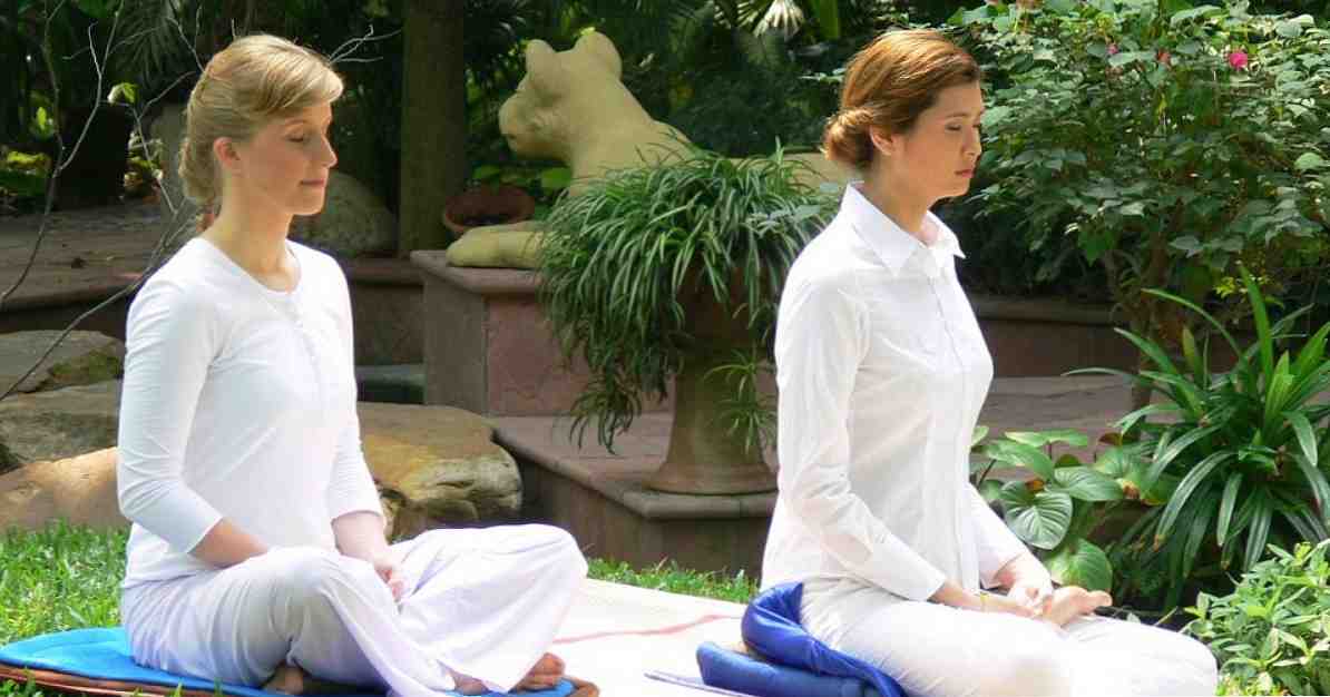 12 exerciții de meditație (ghid practic și beneficii)
