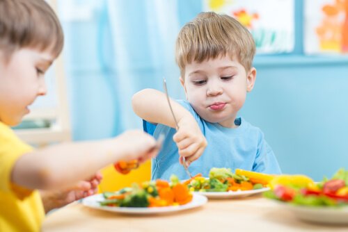 9 psychologische Techniken, um Kinder zum Essen zu bringen / Psychologie