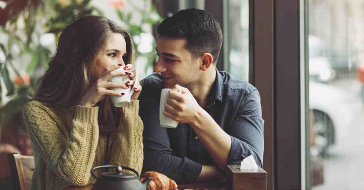 Cara berkomunikasi yang lebih baik dalam hubungan pasangan 9 tips / Psikologi sosial dan hubungan pribadi