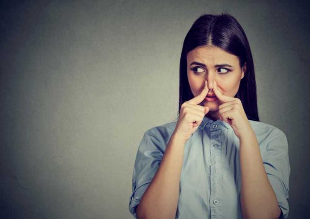 Hvordan fortell noen som lukter dårlig