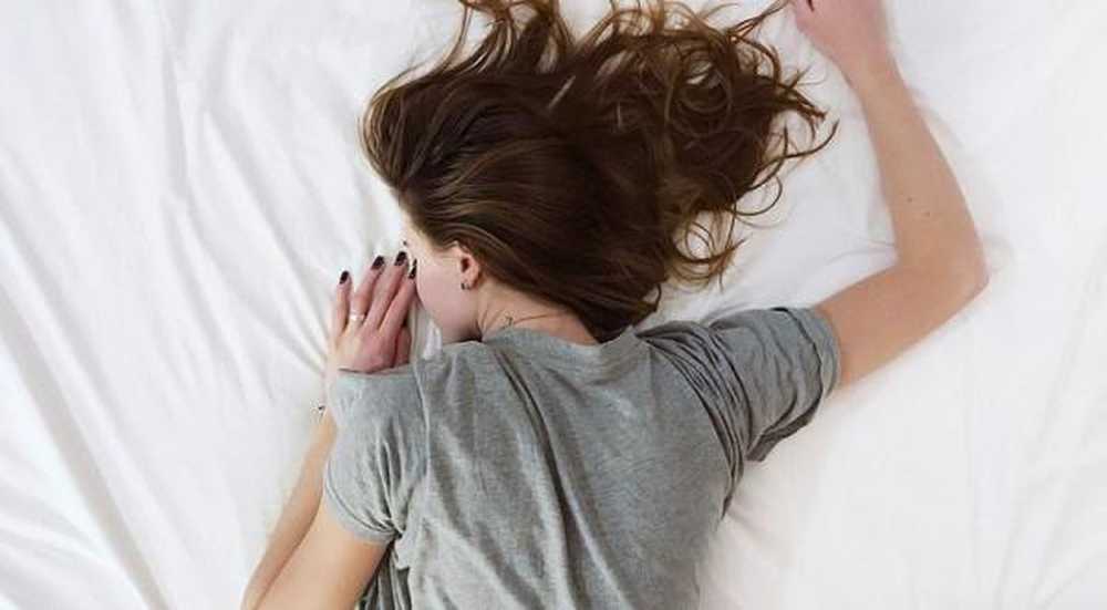 Πώς να χαλαρώσετε το μυαλό πριν κοιμηθείτε