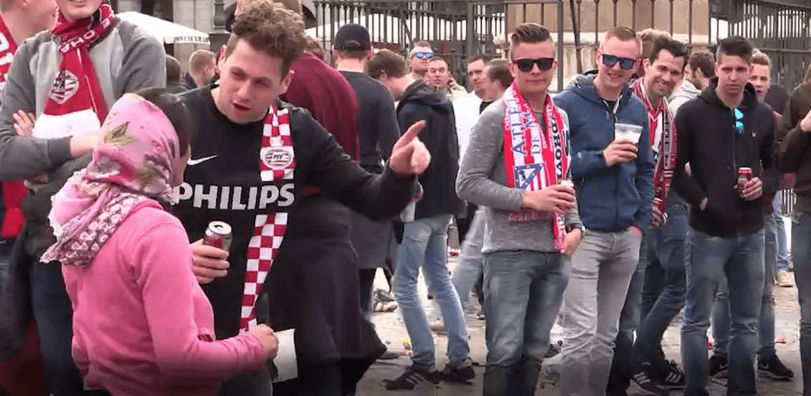 Le cas des fans néerlandais quand la masse augmente le mal / Psychologie
