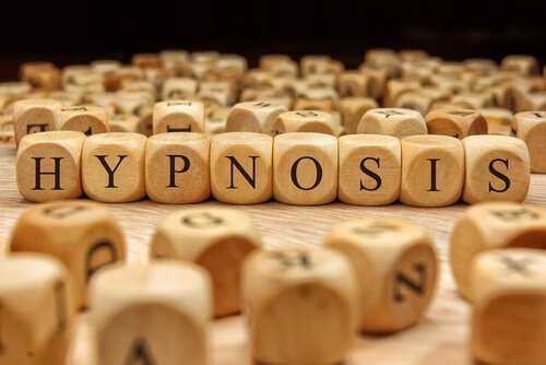 Manfaat hipnosis klinis dengan menyangkal acara televisi / Psikologi