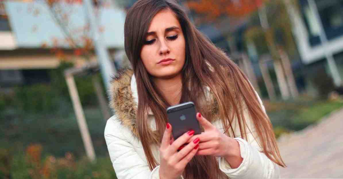 Nomophobia rostoucí závislost na mobilním telefonu / Klinická psychologie