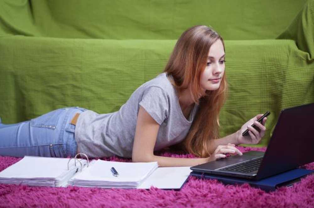 Příznaky závislosti na internetu u dospívajících