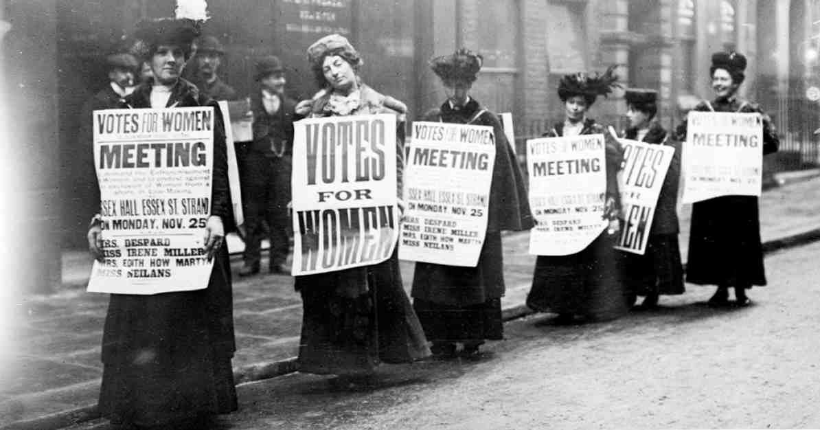 İlk demokrasilerin feminist kahramanlarını Suffragettes