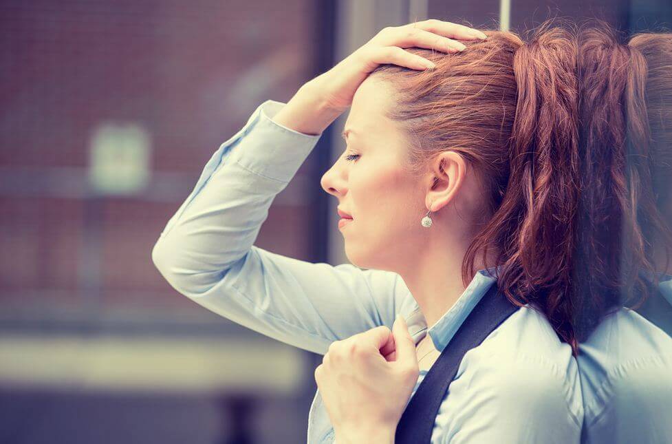 Voelt u zich verveeld en vermoeid op het werk? Misschien lijdt u aan Burnout-syndroom / psychologie