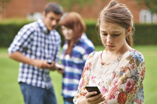 Cyberbullying, wenn die Belästigung die virtuelle Welt erreicht / Psychologie