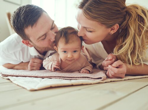 Lorsque l'enfant est né, les parents sont également nés / Psychologie