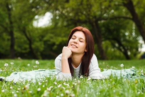 Le changement de vie positif rétablit et compense l'équilibre qui a brisé le cancer / Psychologie