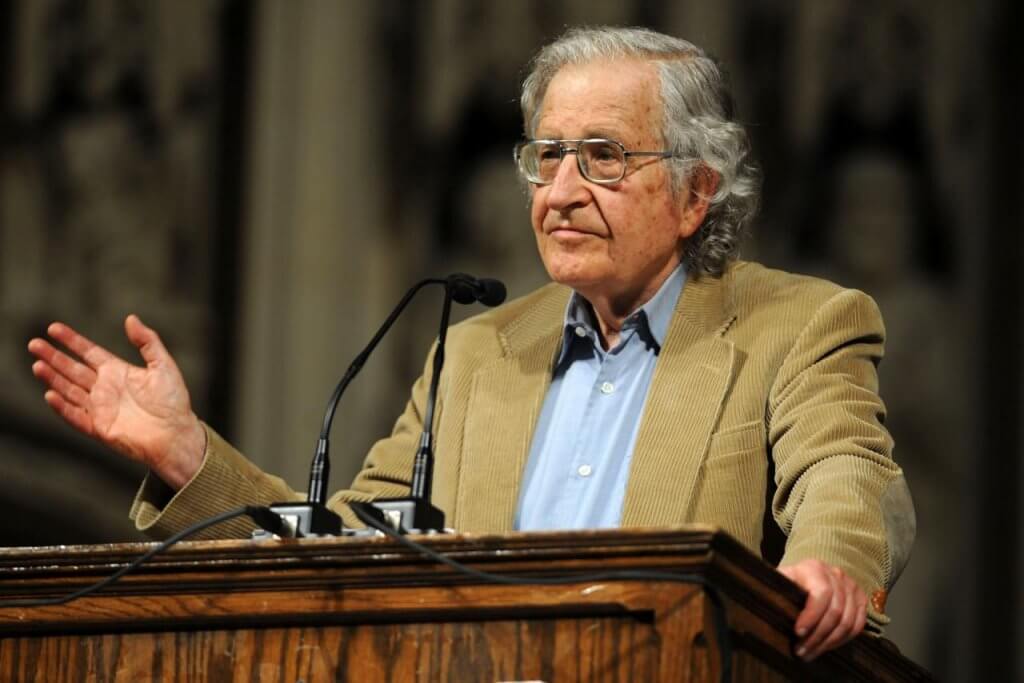 A családom nem ismeri Noam Chomsky-t / kultúra
