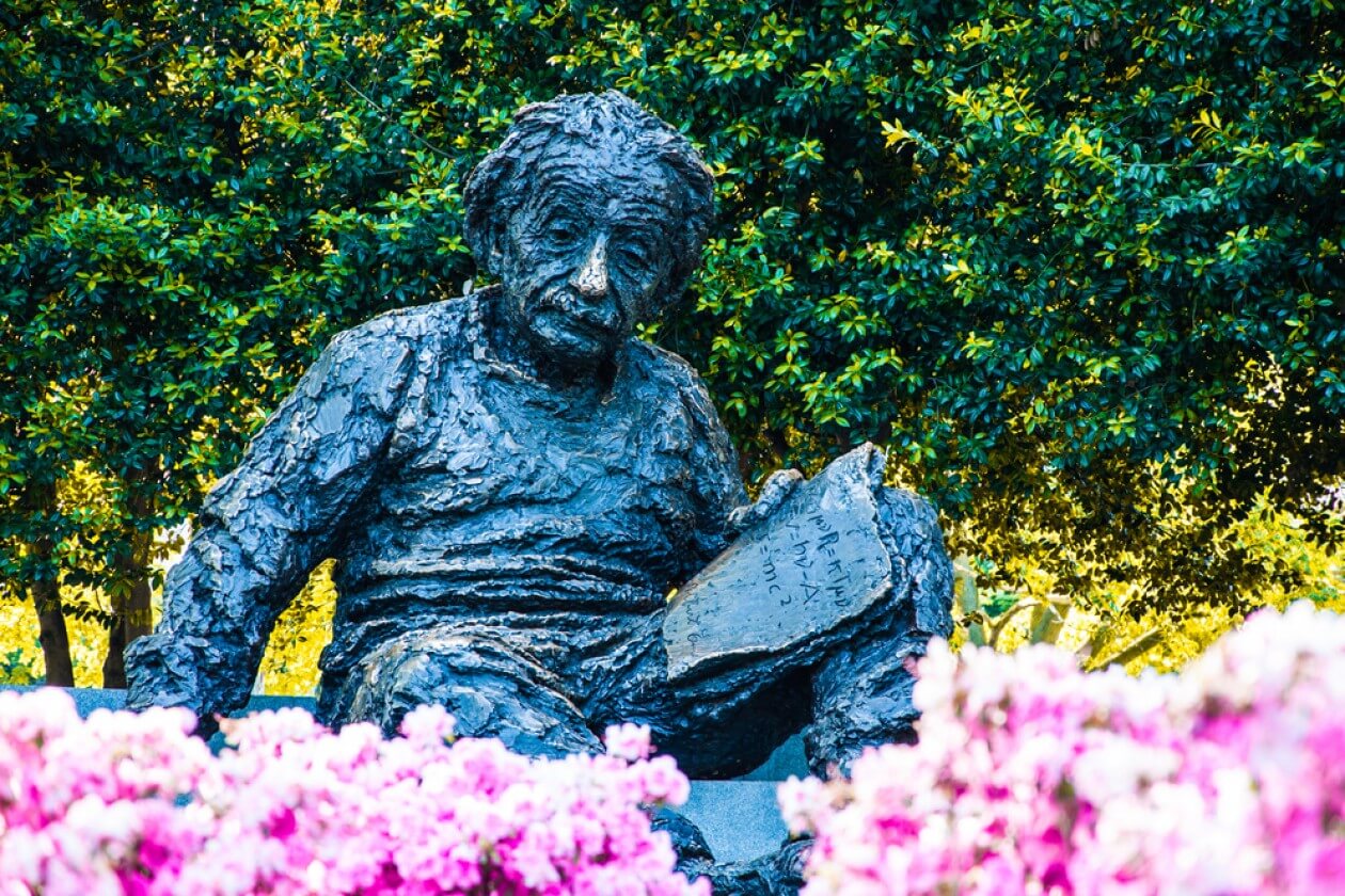 33 fantastiska citat från Albert Einstein som kommer att få dig att reflektera / välfärd