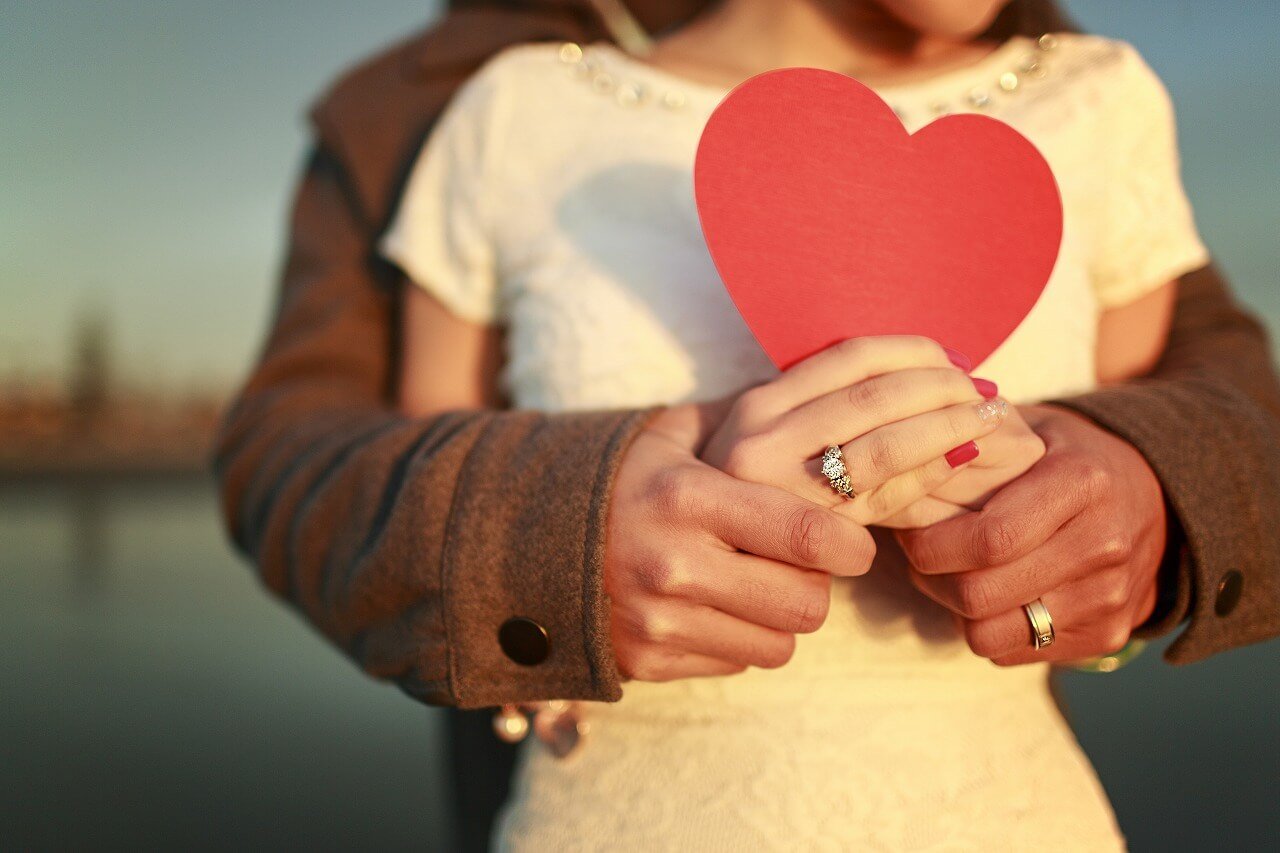 Demystifying Romantische liefde zorgt voor een goed koppel / betrekkingen