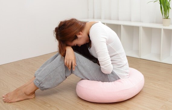 Ursachen, Symptome und Behandlung des prämenstruellen Syndroms