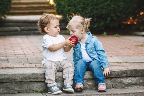 7 clés pour apprendre aux enfants à partager / Psychologie