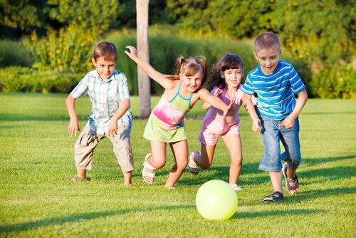 Le sport aide à améliorer l'attention des enfants / Psychologie