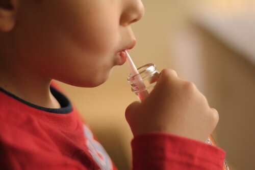 Lasten virvoitusjuomien ja aggressiivisuuden välinen yhteys / neurotieteiden