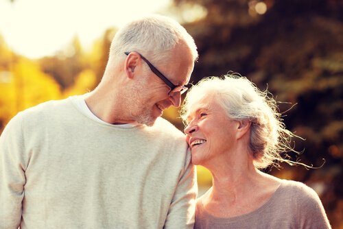 Стареене заедно чудесното преживяване на зрялата любов / отношения